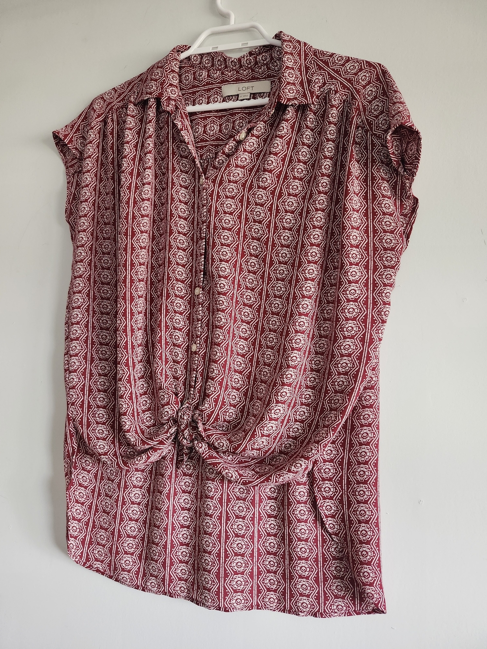 LOFT Red Patterned Tie Front Blouse Medium | Flattering Short Sleeve Top